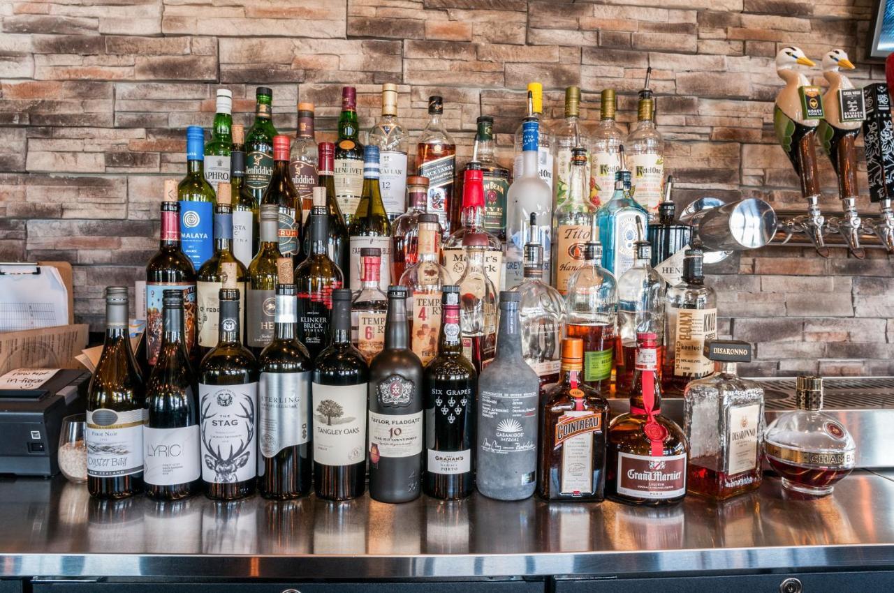 Cobblestone & Appleton International Airport Neenah