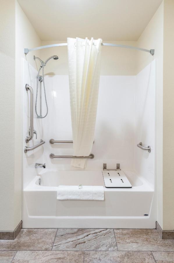 Cobblestone & Appleton International Airport 4* Neenah