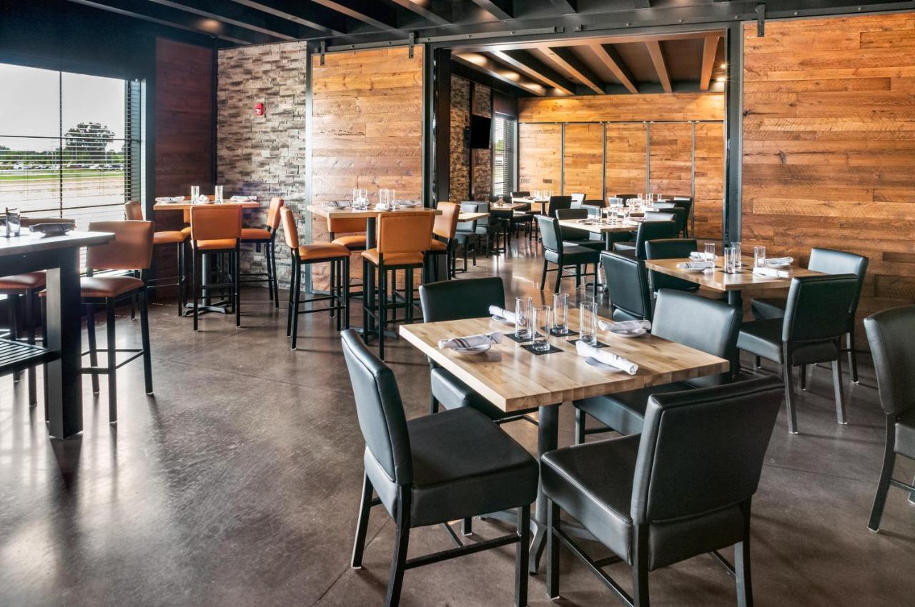 Hotel Cobblestone & Appleton International Airport