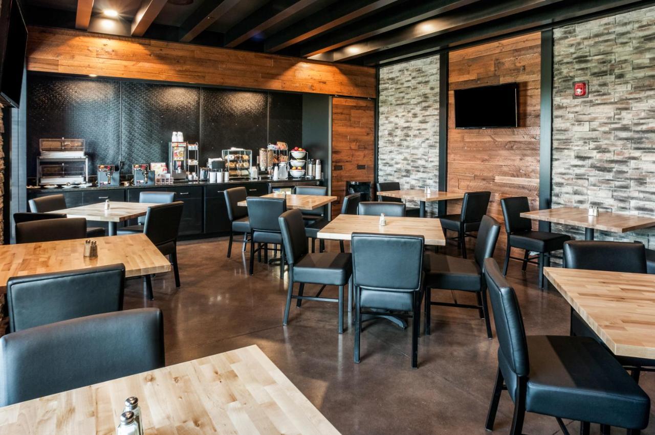 Cobblestone & Appleton International Airport Neenah